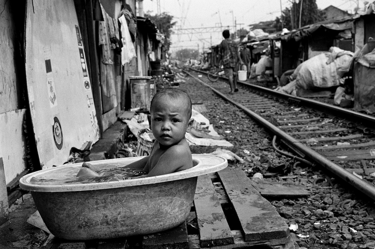 Photo: David Dare Parker - Senen, one of Jakarta's poorest areas. Here people live in illegally erected shacks precariously near fast moving trains.